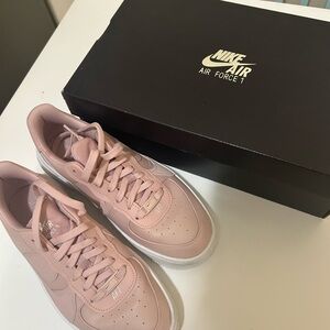 Nike Air Force 1 Women's Sneakers - Soft Pink